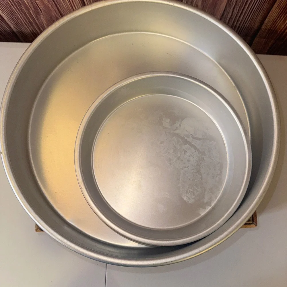 Wilton Cake Pan Set Unisex 8in 14in Silver Round Aluminum 2105-6114 2002 Vintage